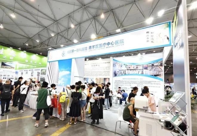 强势被围观!成都一骨拿手绝活&ldquo;睛&rdquo;艳四川健博会!