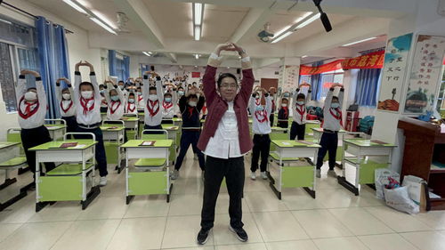 西关正骨 非遗叔叔 带火八段锦,80多位小学生开心跟练